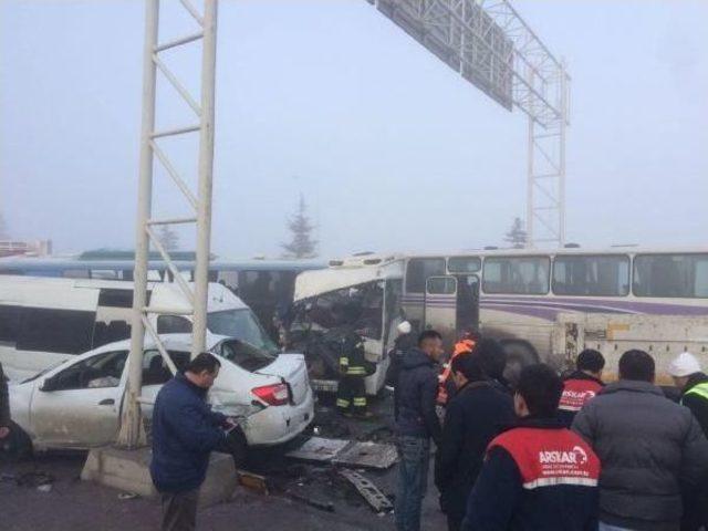 Konya'da Yaklaşık 40 Aracın Karıştığı Zincirleme Kaza (2)