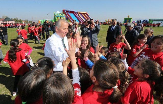 Denizli’de Çocuk Şenliği Çal’a Taşındı