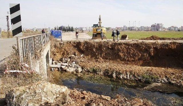 Döşemealtı Yeniköy Mezarlık Yolu Yapılıyor