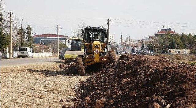 Döşemealtı Yeniköy Mezarlık Yolu Yapılıyor