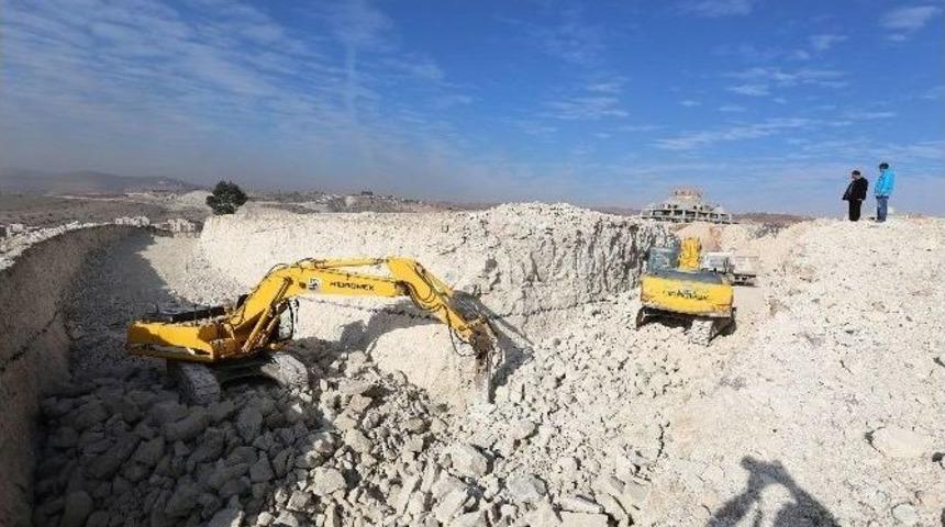 Haliliye&rsquo;de Dağlar Yollara D&ouml;n&uuml;ş&uuml;yor