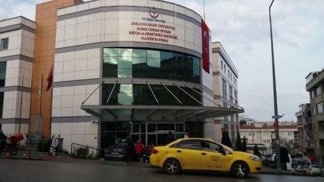 Kadın Doğum Kliniğinde Silahlı Dehşet Anı G&uuml;venlik Kamerasında