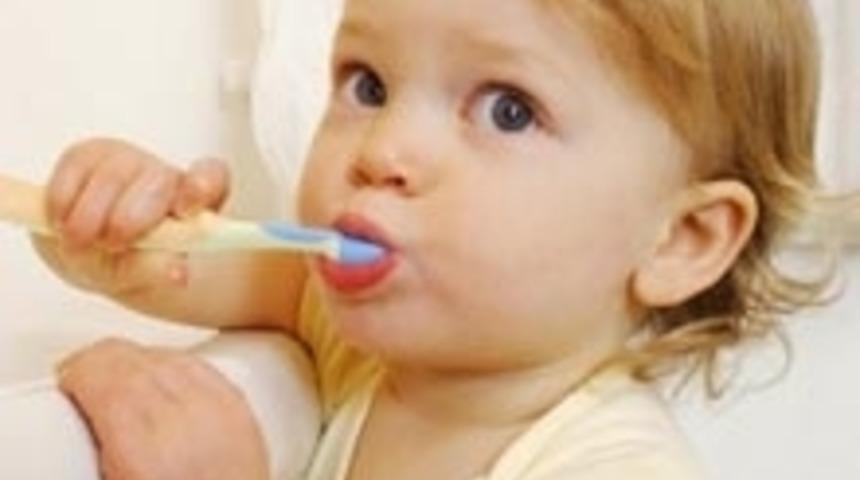 &Ccedil;ocuklarda Diş Fır&ccedil;alama Eğitimi