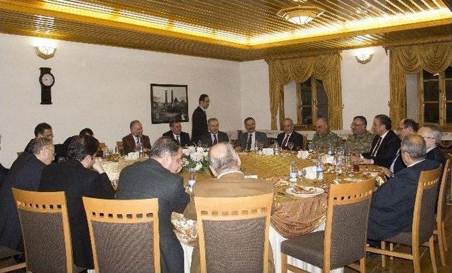 Rekt&ouml;r &Ccedil;omaklı&rsquo;dan Adalet Akademisi Başkanı Yılmaz Ak&ccedil;il&rsquo;e Yemek 1