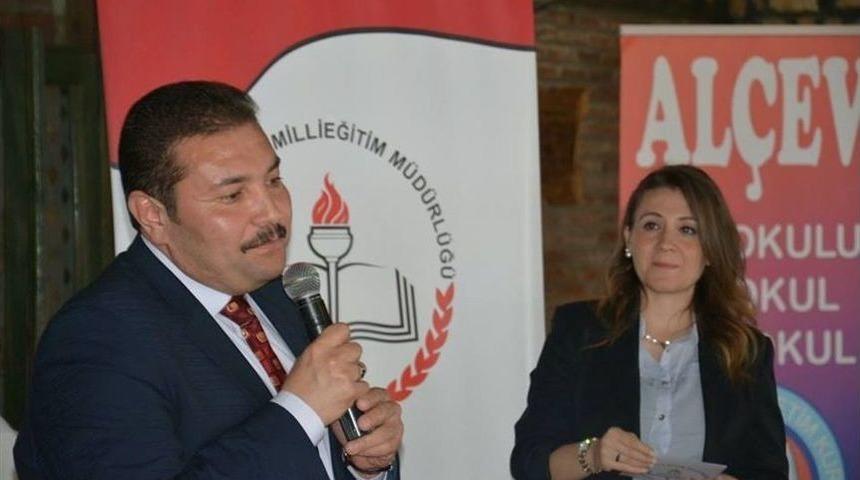 Başarılı &Ouml;ğrenciler &Ouml;d&uuml;llendirildi