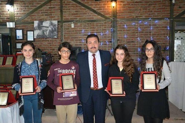 Başarılı &Ouml;ğrenciler &Ouml;d&uuml;llendirildi 1