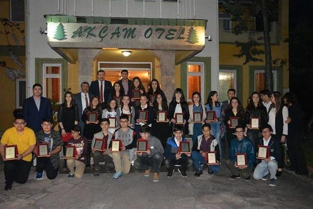 Başarılı &Ouml;ğrenciler &Ouml;d&uuml;llendirildi 3