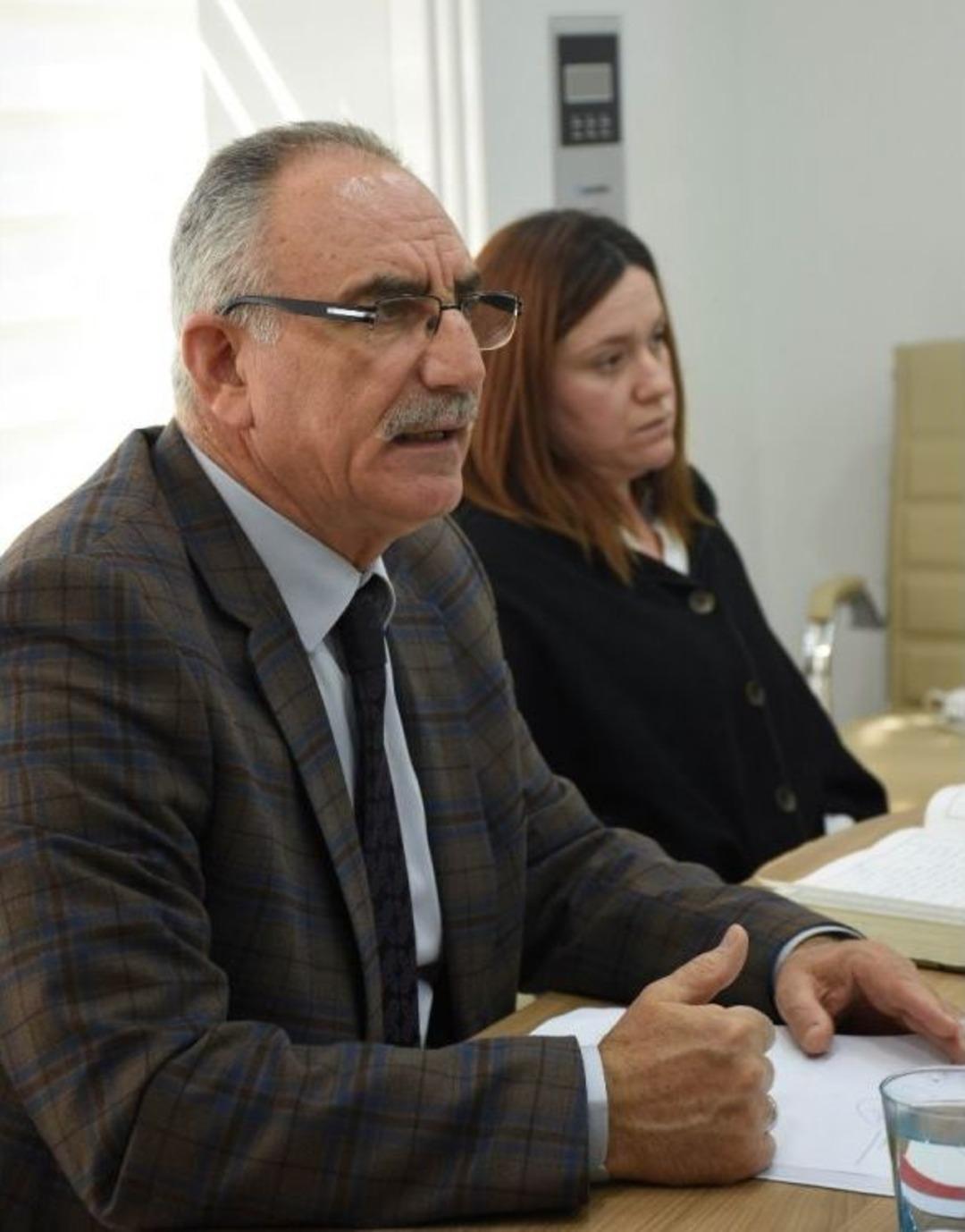 Belediye Kendi Meclis &Uuml;yesinin İş Yerini M&uuml;h&uuml;rledi