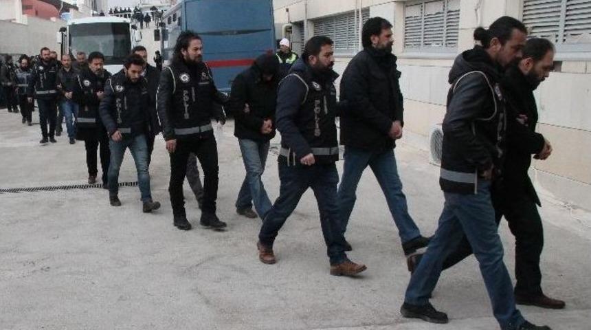 16 İldeki Fet&ouml; Operasyonunda G&ouml;zaltına Alınan 33 Polis Adliyeye Sevk Edildi