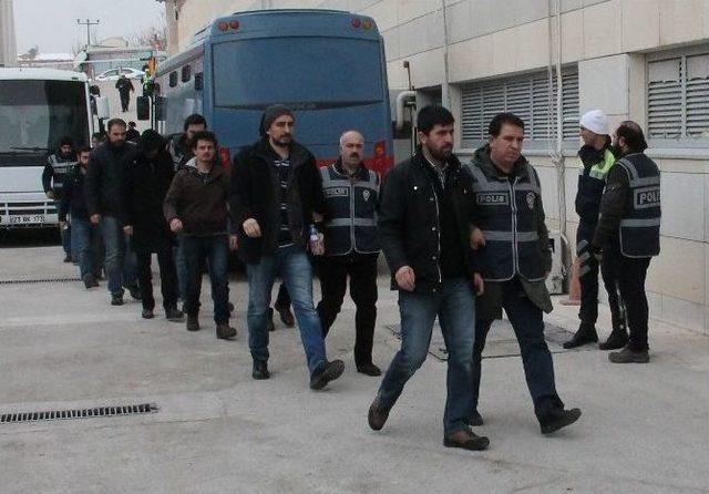 16 İldeki Fet&ouml; Operasyonunda G&ouml;zaltına Alınan 33 Polis Adliyeye Sevk Edildi 1