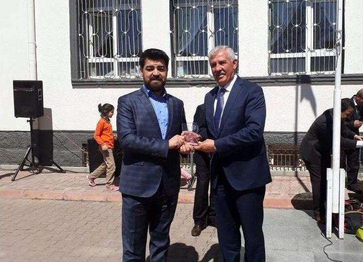 25. Dönem Ak Parti Milletvekili Yaşar Karayel: "bu Nesli Vatanını Seven Bir Nesil Olarak Yetiştirmek Hepimizin Görevidir" G3