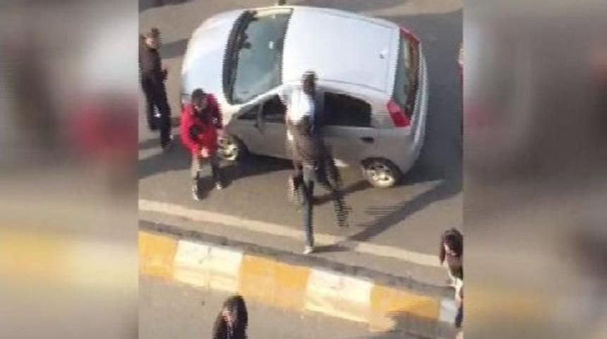 Taksim'de Bı&ccedil;aklı Kavga