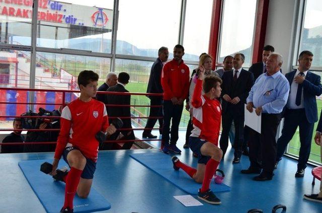 Bakan Kılı&ccedil;, Altınordu Tesislerini Gezip Penaltı Atışı Yaptı 3