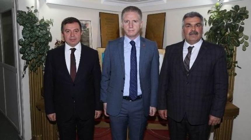 Vali G&uuml;l&rsquo;den, Kurumlara Ziyaret