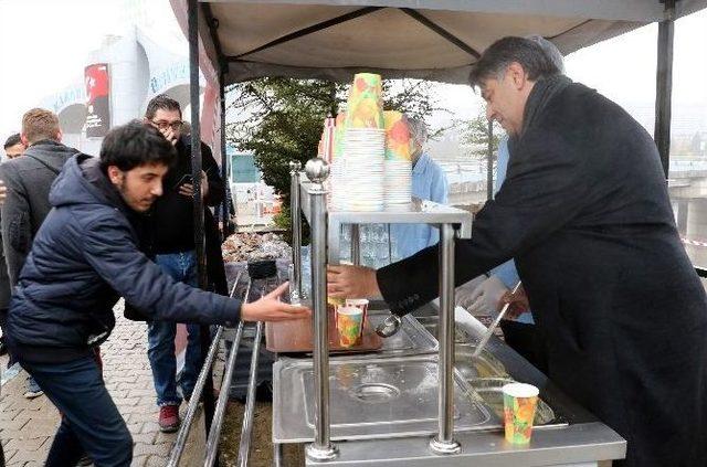 Üniversite Öğrencilerine Çorba İkramı