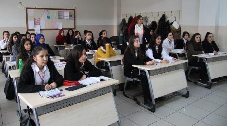 Van&rsquo;da İkinci D&ouml;nemin İlk Ders Zili &Ccedil;aldı