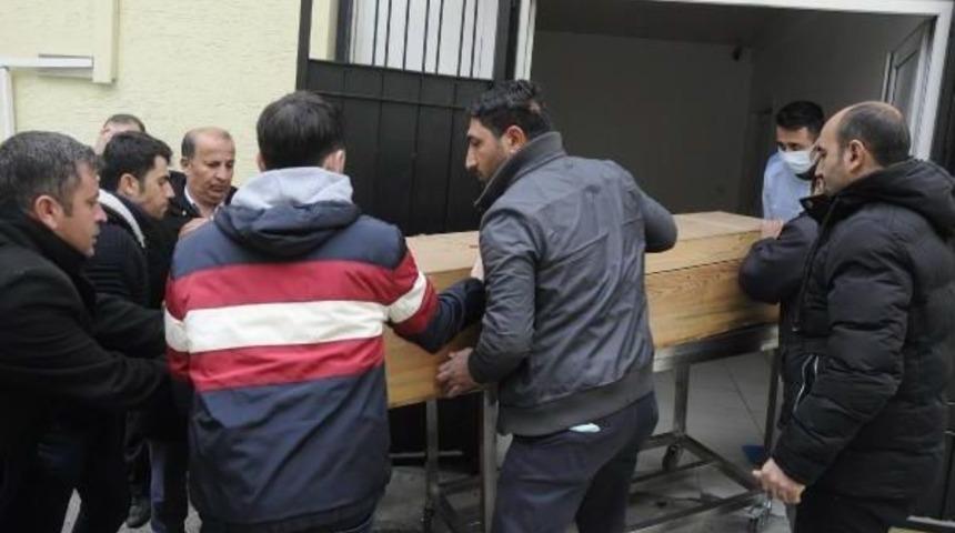 Araban'da Devrilip Yanan Otomobilde 3 Kişi &Ouml;ld&uuml; (2)