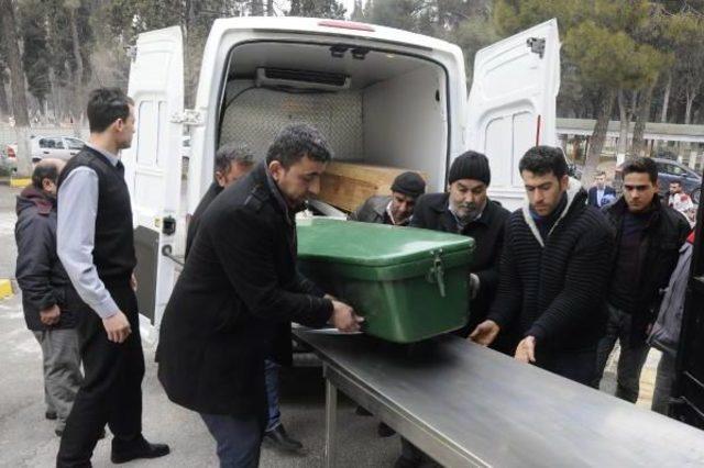 Araban da Devrilip Yanan Otomobilde 3 Kişi Öldü (2) 1