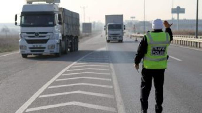 Yolcu Otob&uuml;slerinde Sivil Trafik&ccedil;iler İş Başında