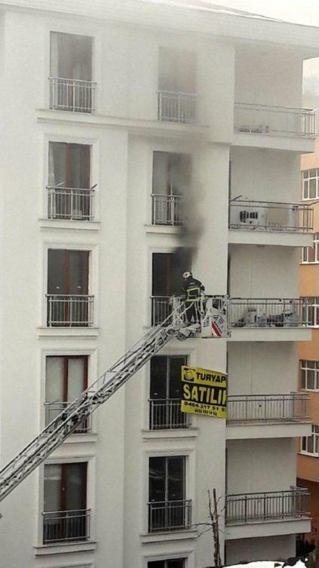 Rize'de Yangın: 1'i Bebek 4 Kişi Dumandan Etkilendi