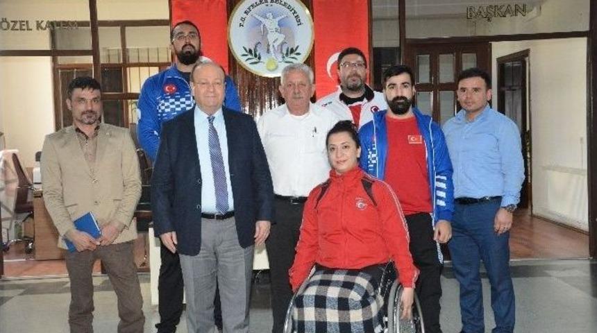 Potanın Efeleri Başkan &Ouml;zakcan&rsquo;ı Ziyaret Etti