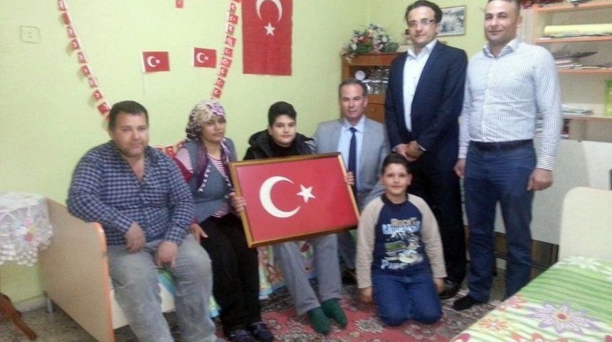 &Ccedil;&ouml;pte Bayrak Bulan &Ouml;ğrenci &Ouml;d&uuml;llendirildi