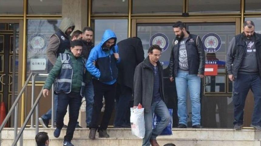 Denizli&rsquo;de Fet&ouml;&rsquo;den G&ouml;zaltına Alınan 19 Kişi Adliyeye Sevk Edildi