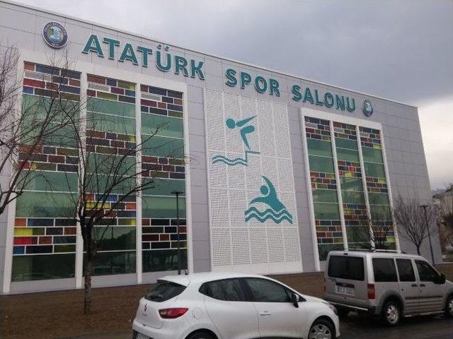 Atatürk Spor Salonu Açılışa Gün Sayıyor