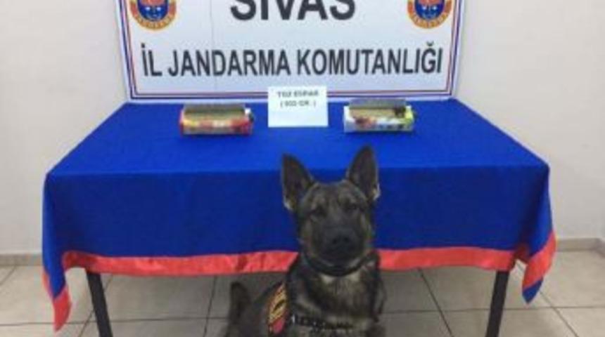 Meyve Suyu Kutusunda 935 Gram Esrar Bulundu