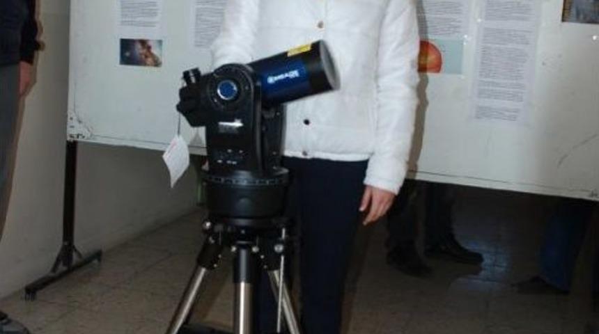 Liseli Edanur Sonunda Istediği Teleskopa Kavuştu