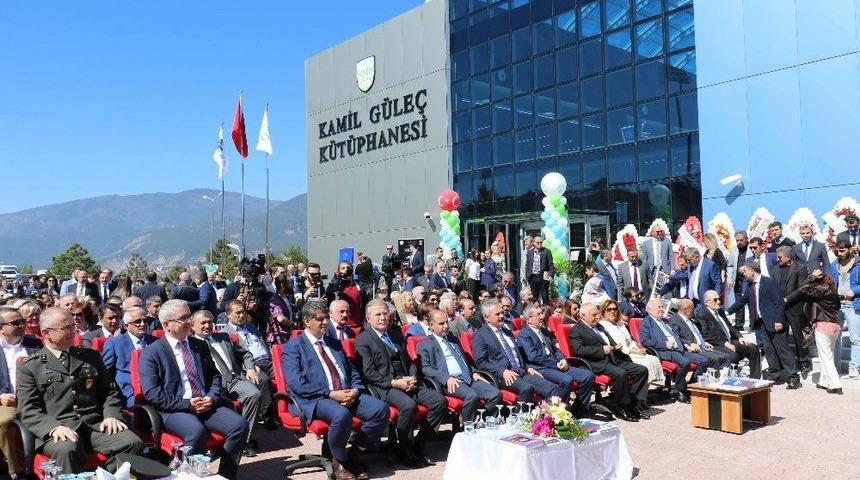 Karab&uuml;k &Uuml;niversitesi Kamil G&uuml;le&ccedil; K&uuml;t&uuml;phanesi T&ouml;renle A&ccedil;ıldı