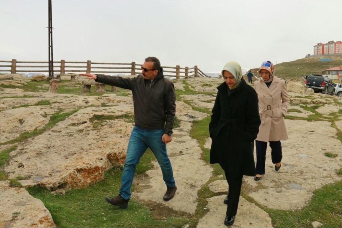 Cumhurbaşkanı Başdanışmanlarından &Ccedil;i&ccedil;ekli&rsquo;ye Ziyaret