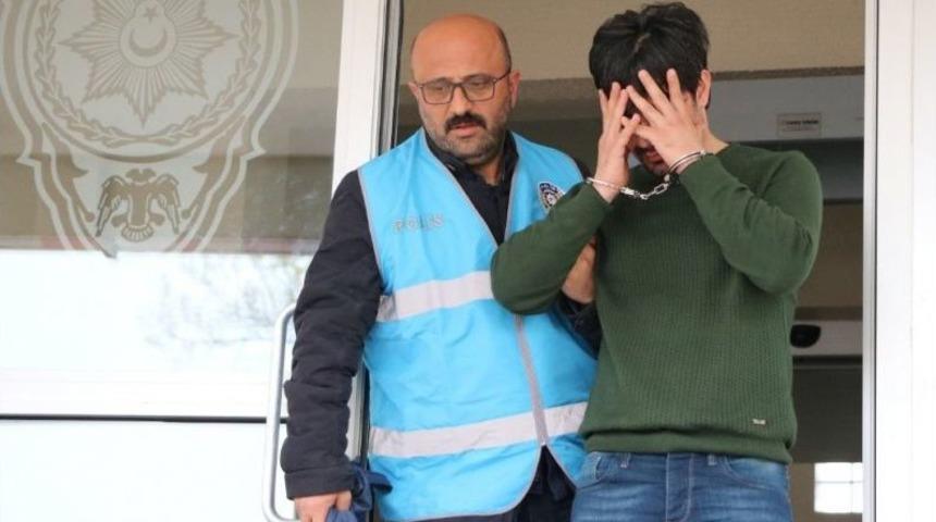 Sakarya&rsquo;da Bir Kadın Tartıştığı Eski Sevgilisini Bı&ccedil;aklayarak Ağır Yaraladı