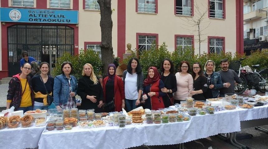 Altıeyl&uuml;l Ortaokulu Yararına Kermes