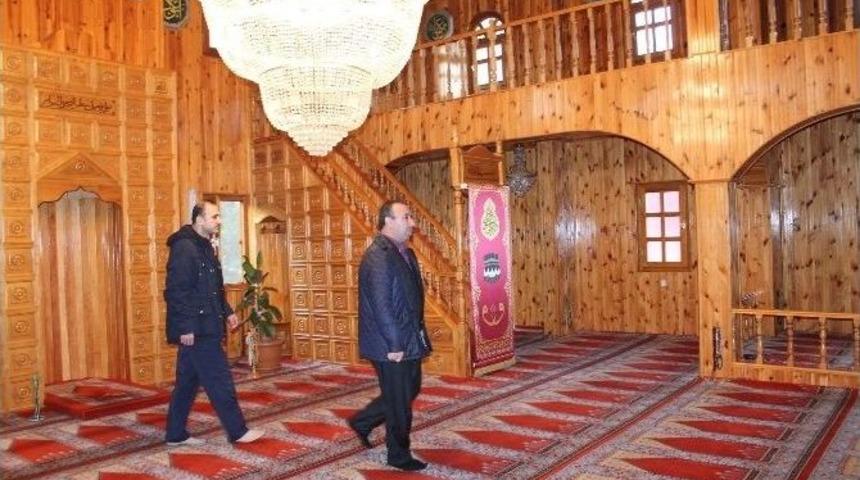 200 Yıllık &Ccedil;ivisiz Cami Yıllara Meydan Okuyor