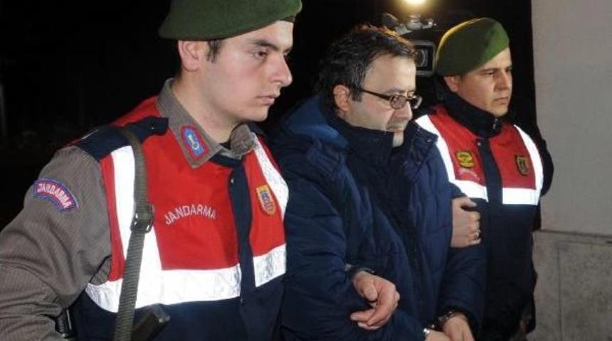 Yunanistan'a Ka&ccedil;arken Yakalanan Eski &Ouml;ğretim &Uuml;yesi Tutuklandı