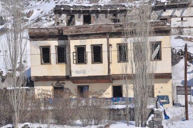 Tarihi Ahmet Tevfik Paşa Konağı İle Kars Evleri Osmanlı Projesi Dışında Mı Kalacak?