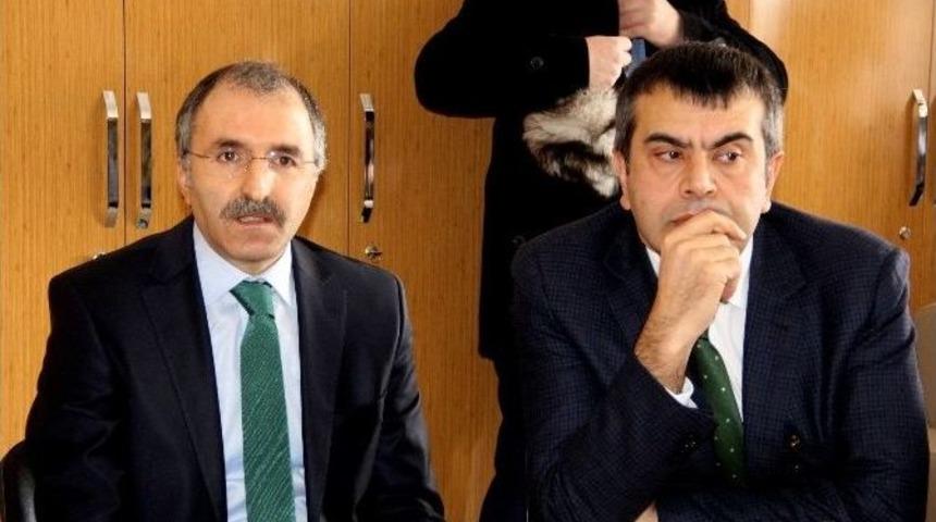 Milli Eğitim Bakanlığı M&uuml;steşarı Tekin, &Ouml;ğrencilere Yeni M&uuml;fredatı Anlattı