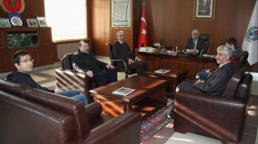 Sorgun Belediye Başkanı Ahmet Şimşek, Teog Birincisini &Ouml;d&uuml;llendirdi