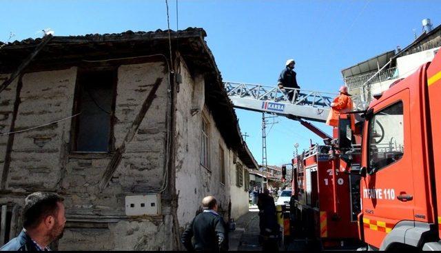 Niksar’da Ahşap Evde Yangın