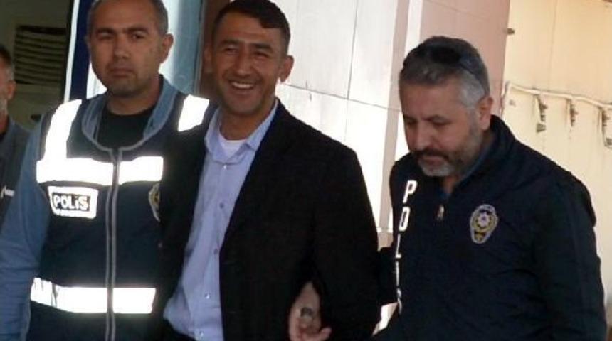 Yakalanan H&uuml;k&uuml;ml&uuml; Cezaevine G&uuml;lerek Gitti