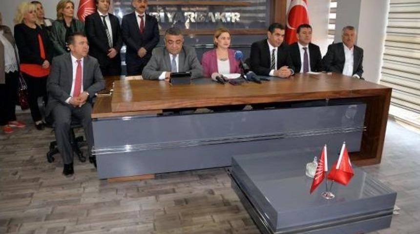 Chp'li B&ouml;ke; T&uuml;rkiye'nin Diktat&ouml;rl&uuml;ğe Değil, Demokrasiye Ihtiyacı Var