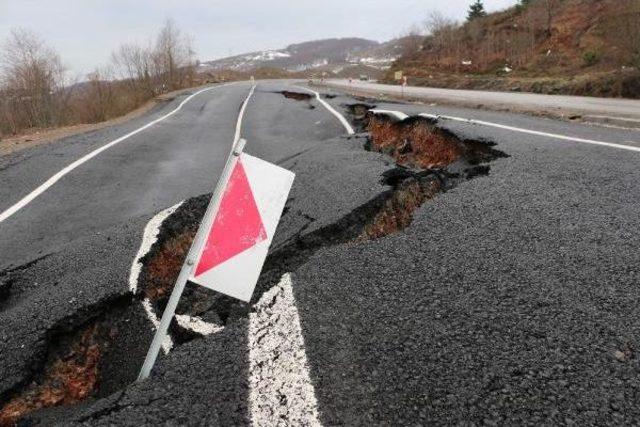 Yeni Yapılan Duble Yol Çöktü