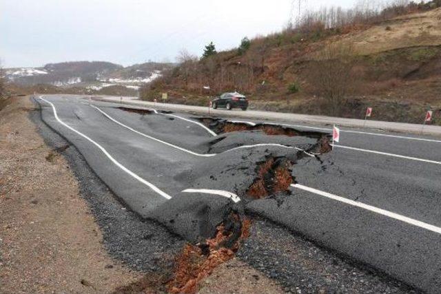 Yeni Yapılan Duble Yol Çöktü