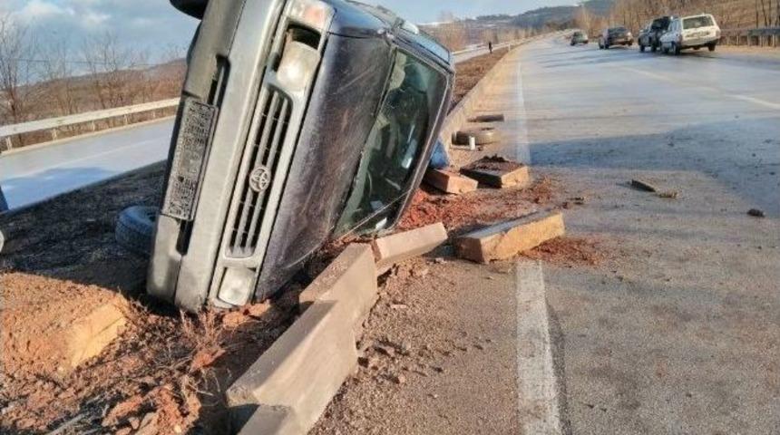 Yolda Kayan Kamyonet Takla Attı: 1 Yaralı