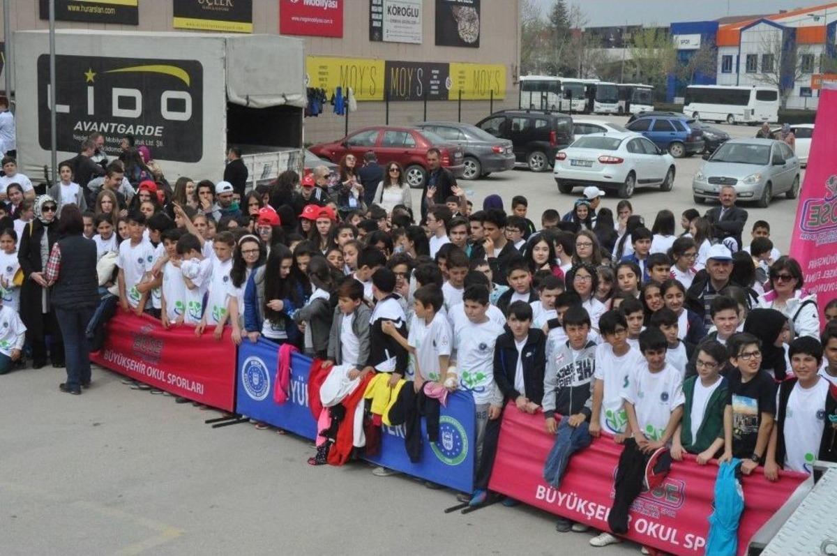 B&uuml;y&uuml;kşehir&rsquo;in Spor Tır&rsquo;ı İneg&ouml;l&rsquo;de