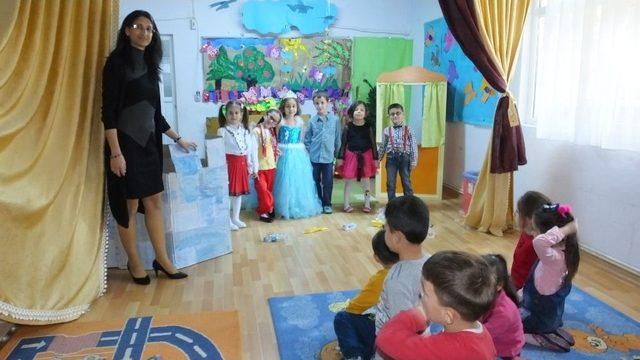 Burhaniyeli Minikler Tiyatro İle Tanıştı