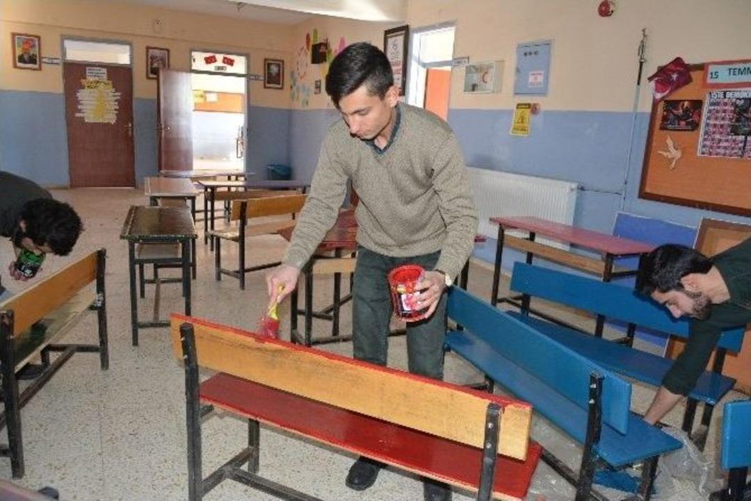 &Uuml;niversiteli Gen&ccedil;ler &Ouml;ğrencilerin Hayalini Ger&ccedil;ekleştirdi