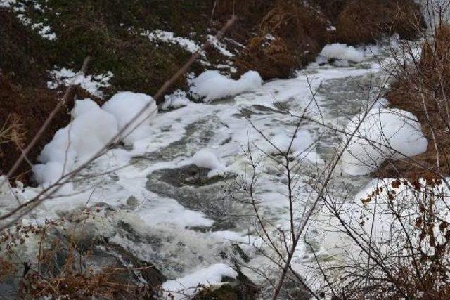 Niğde'de Esrarengiz Köpük