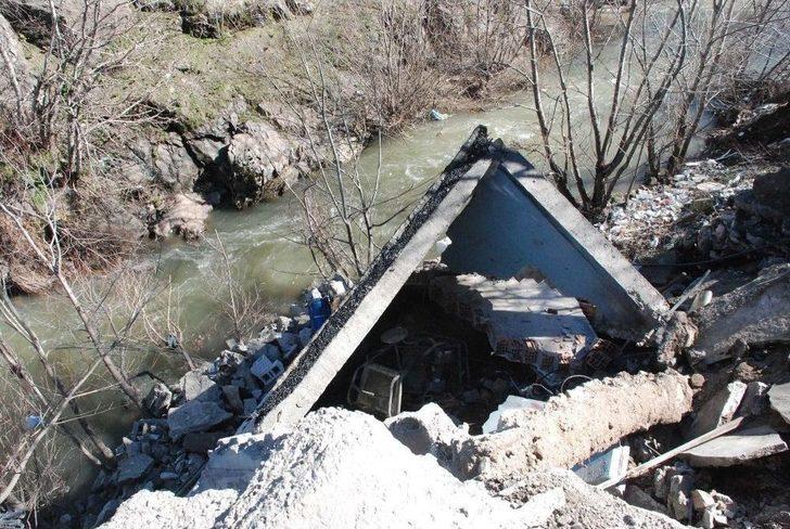 Çöken İstinat Duvarı Esnafa 30 Bin Tl Zarar Verdi G2